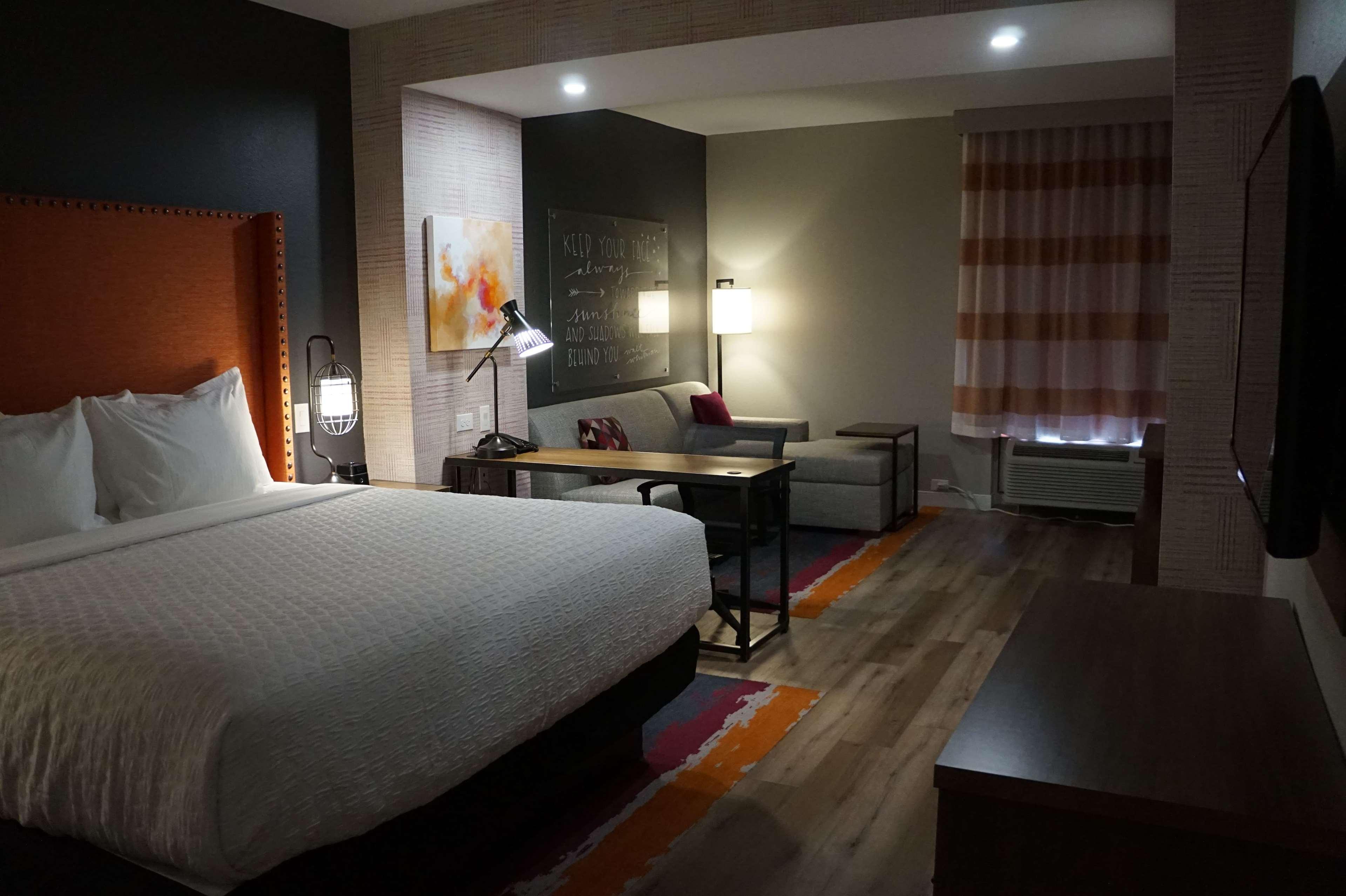 La Quinta Inn & Suites By Wyndham Lewisville Dış mekan fotoğraf